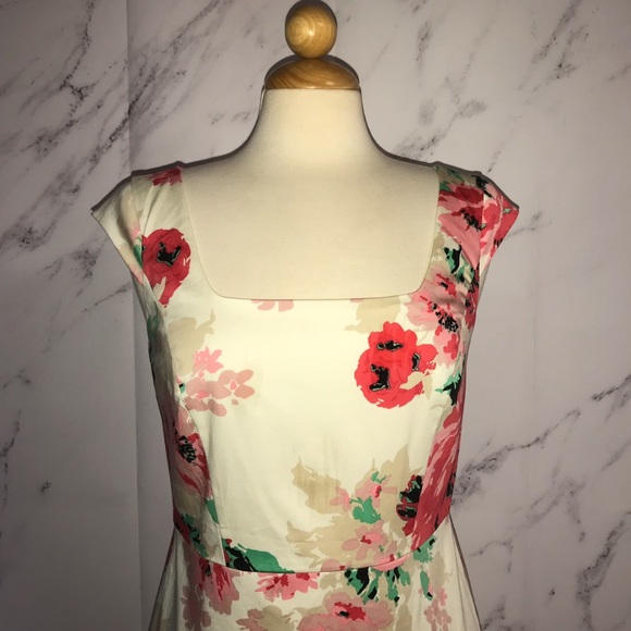 Floral dress - Picture 4 of 7